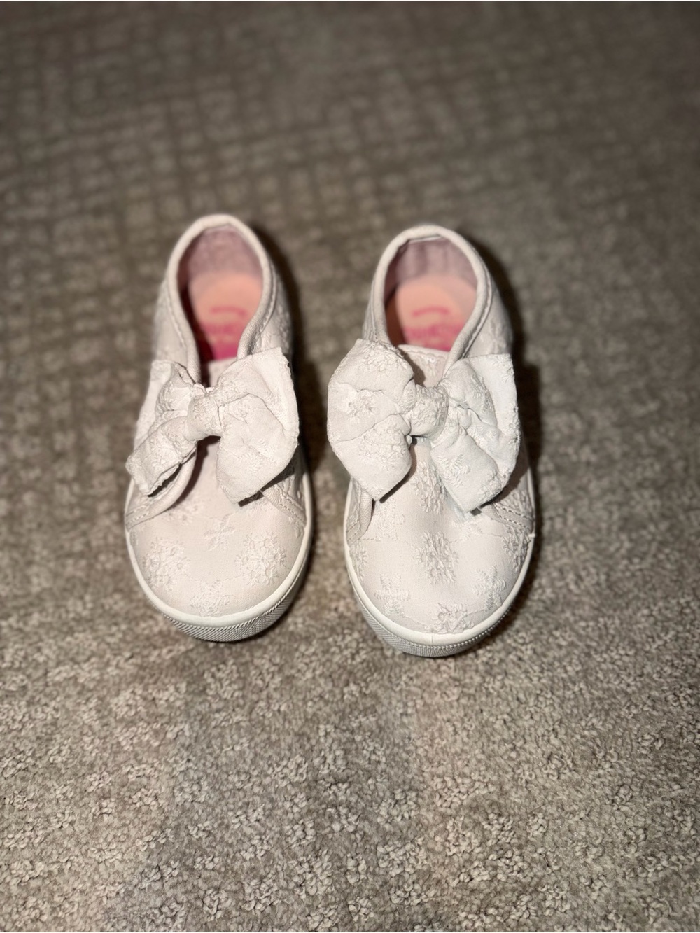 OshKosh B'gosh Girls White Floral Bow Embroidered Slip-On Flat Shoes Size 8M